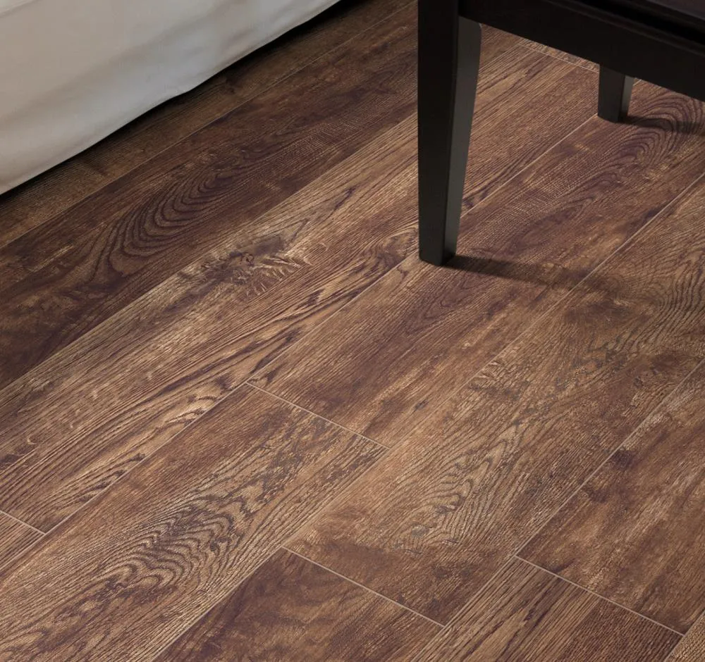 Style Selections Natural Timber Chestnut 8-in x 48-in Porcelain Wood Look Tile (Common: 8-in x 48-in; Actual: 47.4-in x 7.72-in), photo 4 of 8