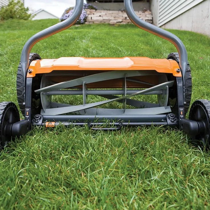 Fiskars StaySharp 17 in.  Manual Push Walk Behind Non-Electric Reel Mower, photo 3 of 7
