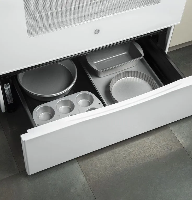GE 30-in Smooth Surface 4 Elements 5.3-cu ft Self-Cleaning Freestanding Electric Range (White), photo 5 of 8