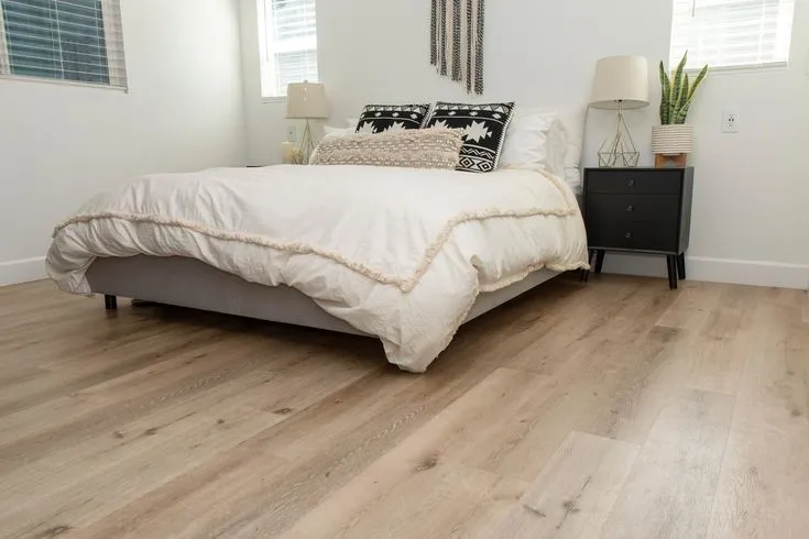 CALI Aqua Tough Aged Hickory 4.7-mm x 7-3/32-in W x 48-in L Waterproof Luxury Vinyl Plank Flooring (23.77-sq ft/case), photo 3 of 9