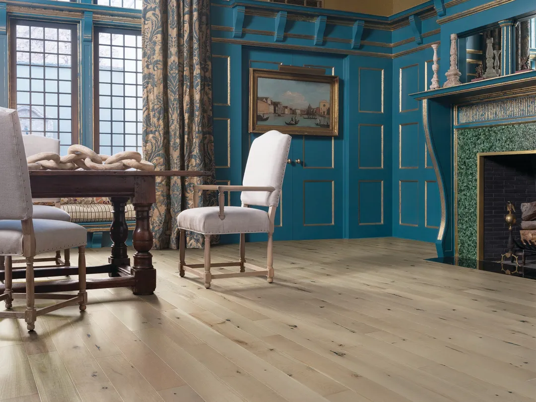 Villa Barcelona Carmela French oak 3/4-in T x 5-in W Water Resistant Distressed Solid Hardwood Flooring ( 22.6-sq ft / Carton ), photo 2 of 6