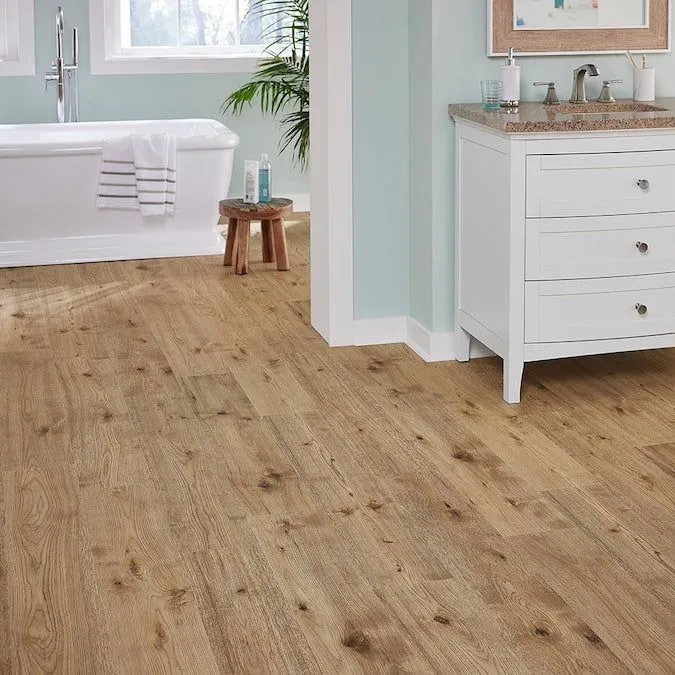 Pergo Pro +WetProtect Jewell Hickory Waterproof Wood Plank Laminate Flooring, photo 2 of 11