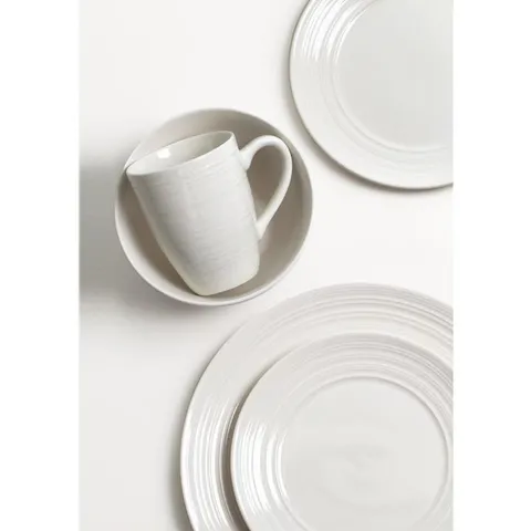 Ripple 16-Piece Casual Off white Ceramic Dinnerware Set (Service for 4)