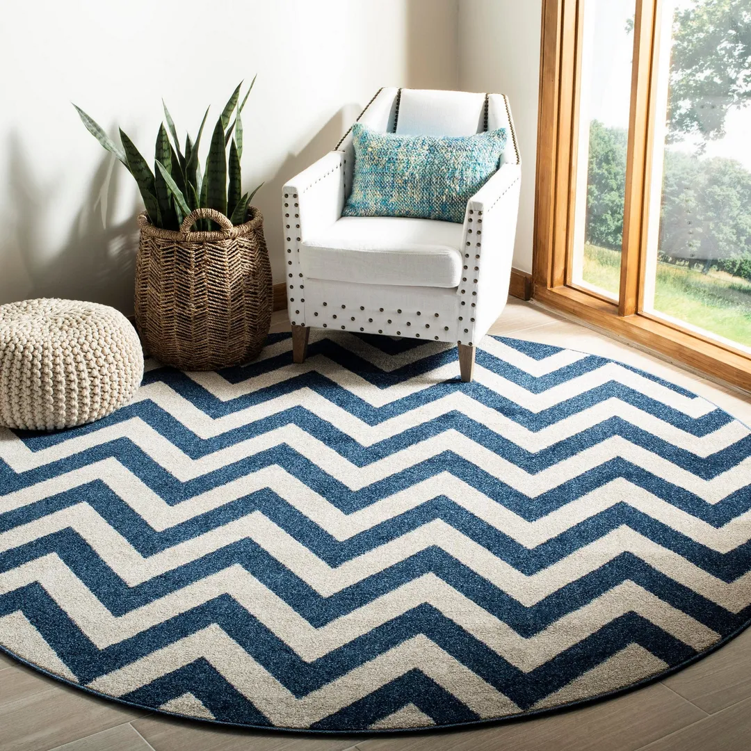 Safavieh Amherst Bellport 7-ft Round Navy/Beige Indoor/Outdoor Chevron Area Rug, photo 2 of 6
