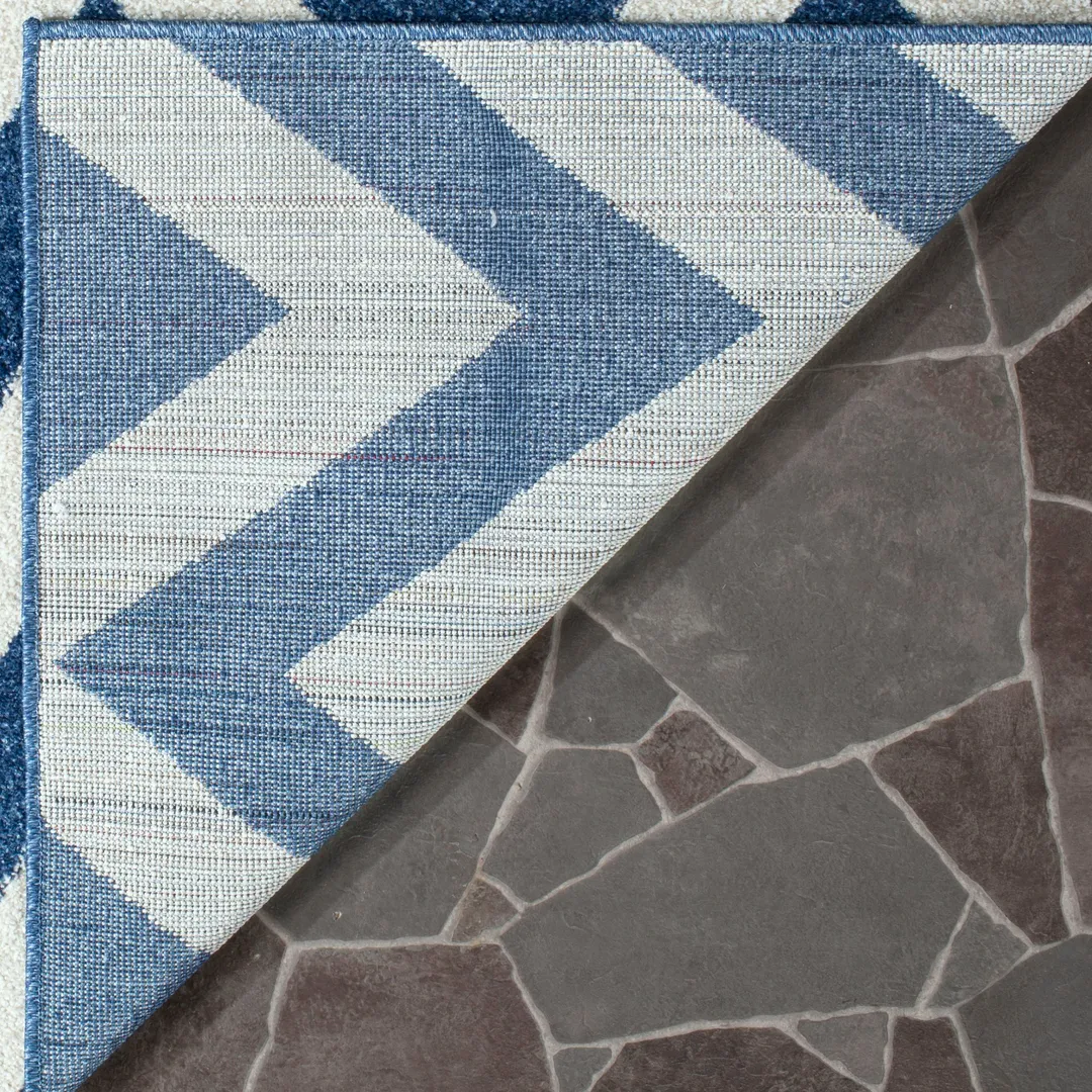 Safavieh Amherst Bellport 7-ft Round Navy/Beige Indoor/Outdoor Chevron Area Rug, photo 4 of 6