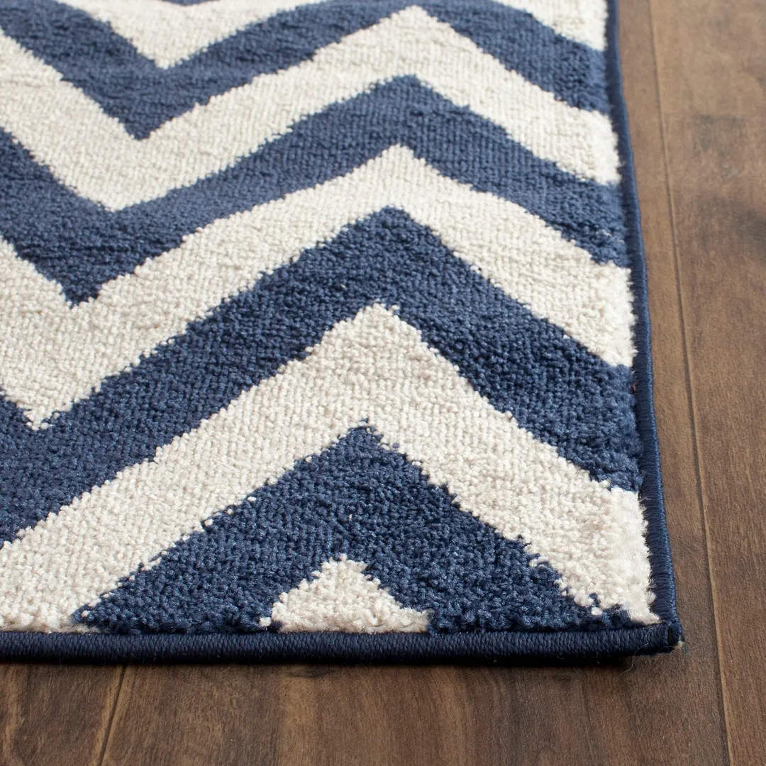 Safavieh Amherst Bellport 2 x 7 Navy/Beige Indoor/Outdoor Chevron Mid-Century Modern Runner, photo 3 of 6