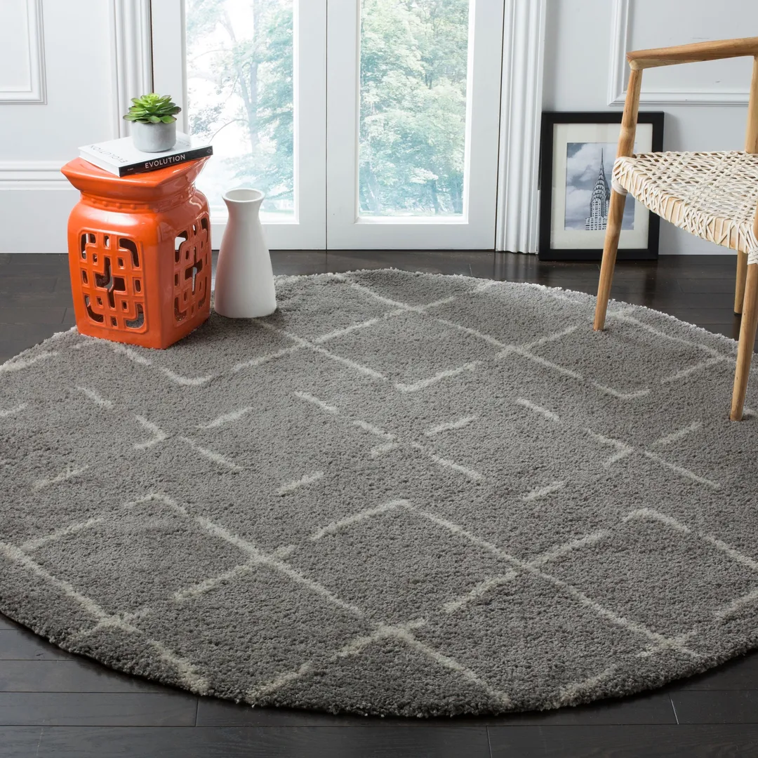 Safavieh Arizona Myra Shag 5 x 5 Gray/Ivory Round Indoor Trellis Moroccan Area Rug, photo 2 of 5