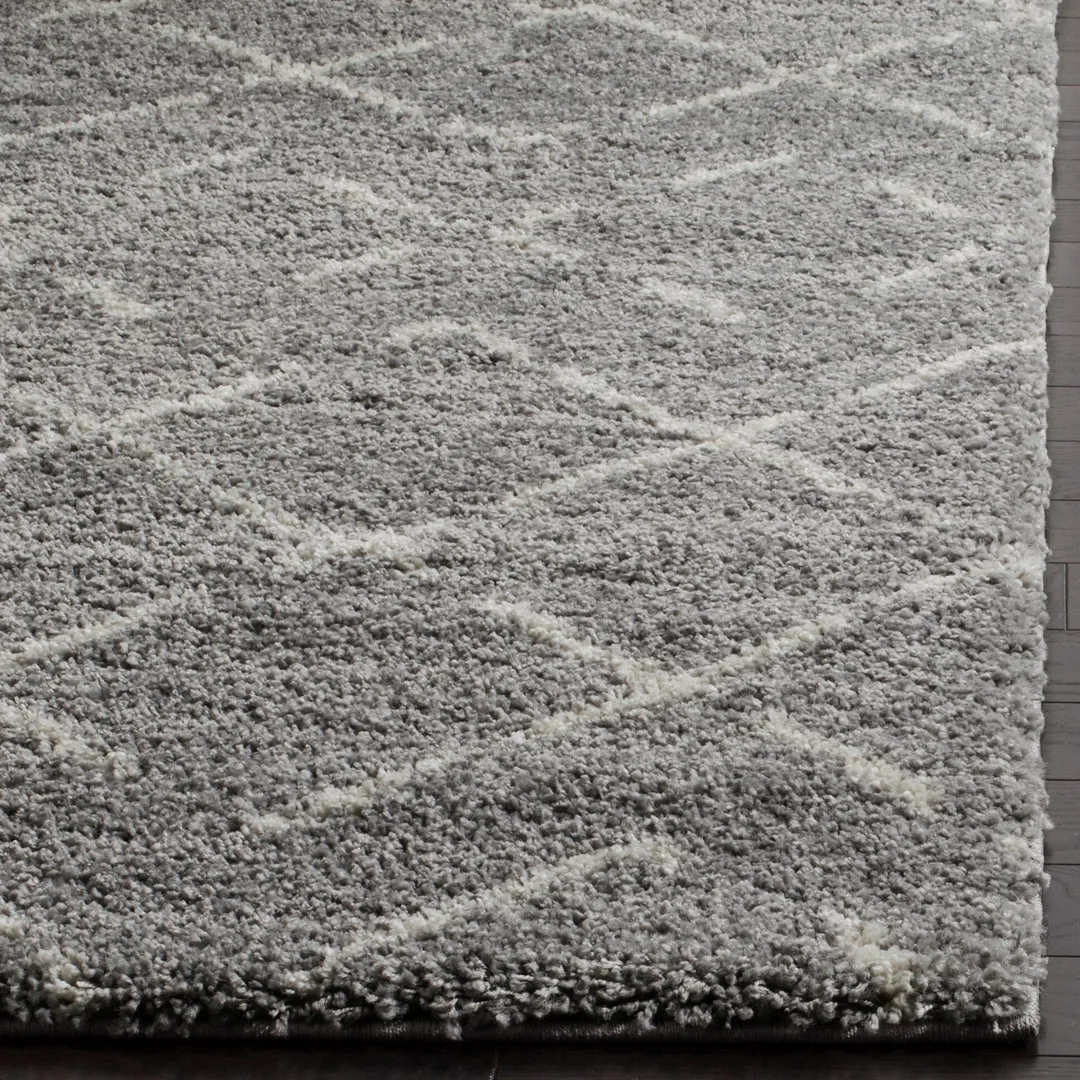 Safavieh Arizona Myra Shag 5 x 5 Gray/Ivory Round Indoor Trellis Moroccan Area Rug, photo 3 of 5