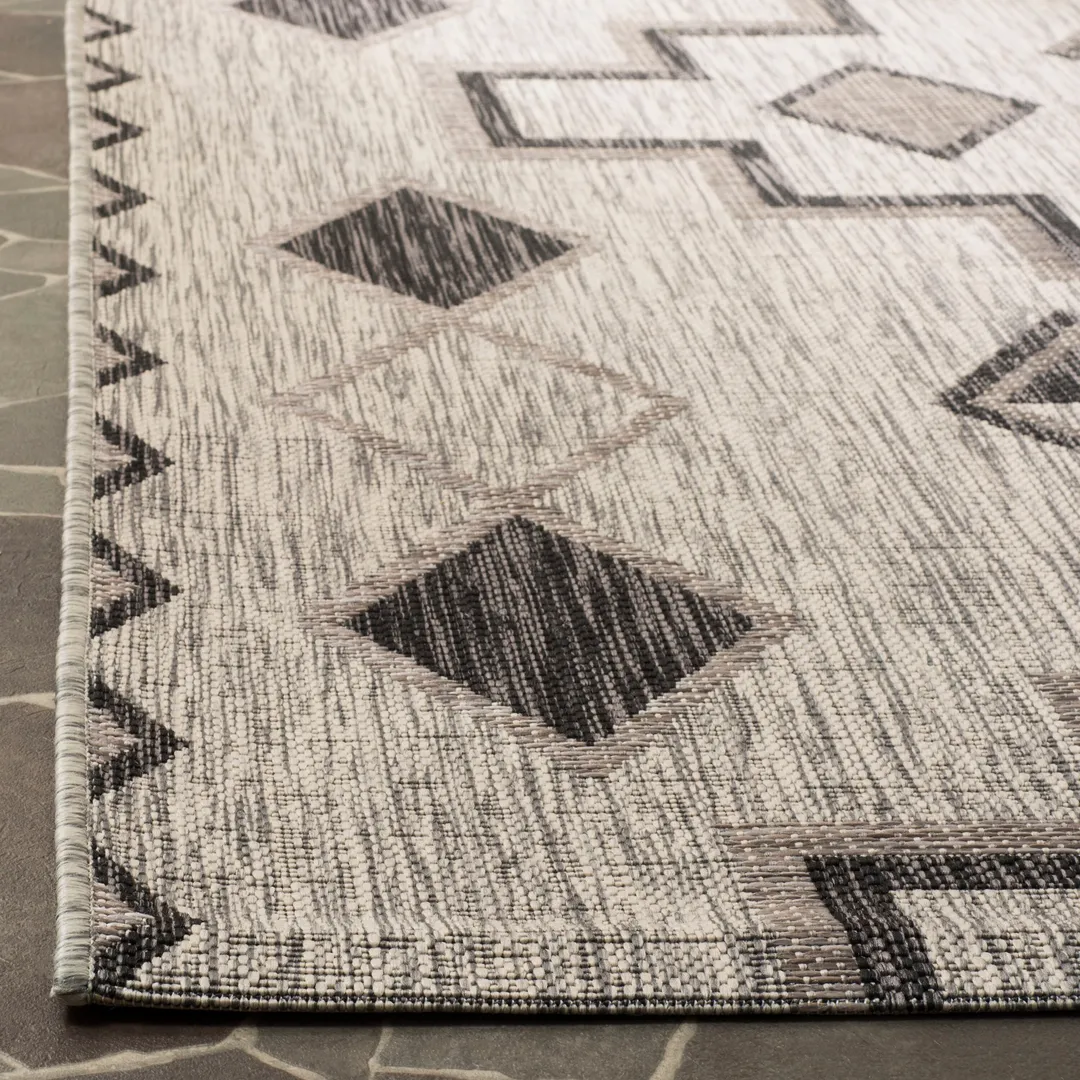 Safavieh Courtyard Tahoe 4 x 6 Gray/Black Indoor/Outdoor Geometric Coastal Area Rug, photo 3 of 5