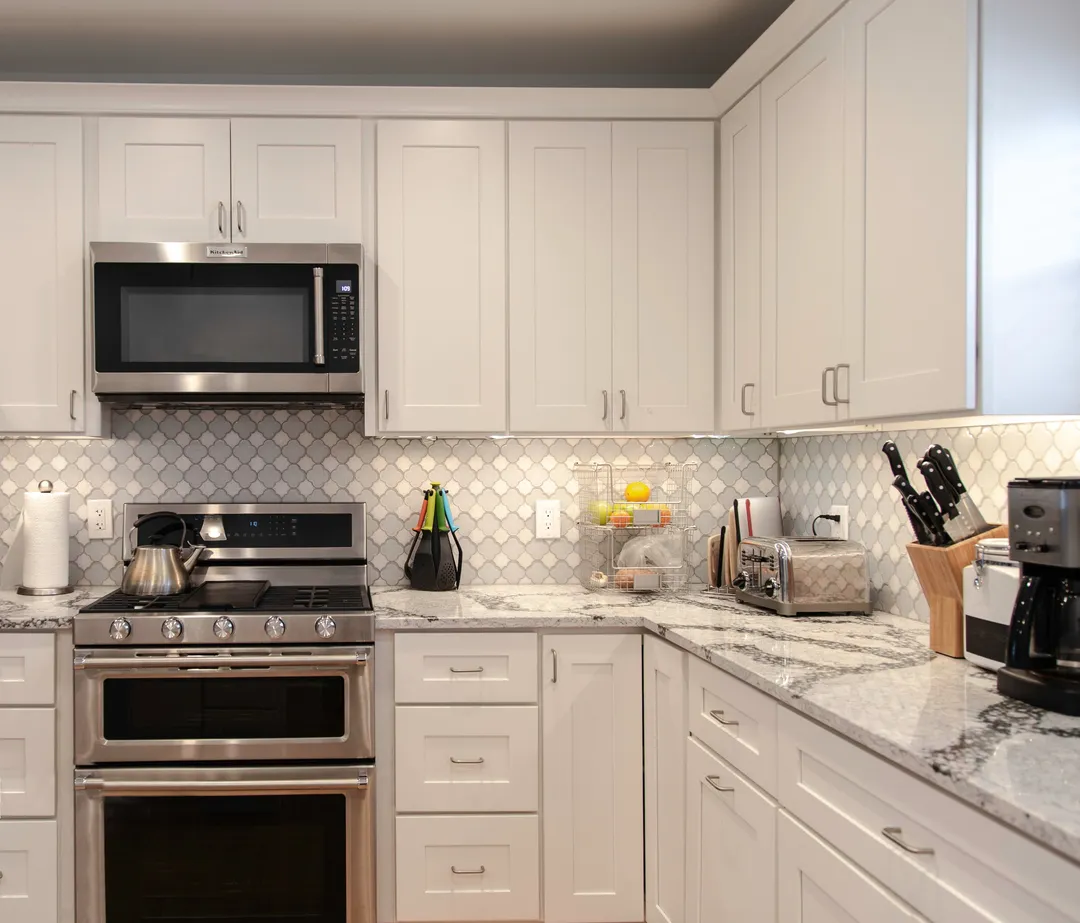 Design House Brookings 24-in W x 12-in H x 12-in D White Maple L-shaped Corner Wall Fully Assembled Plywood Cabinet (Recessed Panel Shaker Style), photo 4 of 20