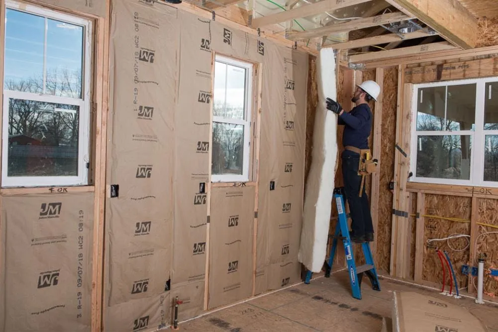 Johns Manville (JM) R-13 Kraft Faced Fiberglass Batt Insulation, 15-1/4 in. x 93 in., 108.33 sq. ft. Bag, photo 4 of 8
