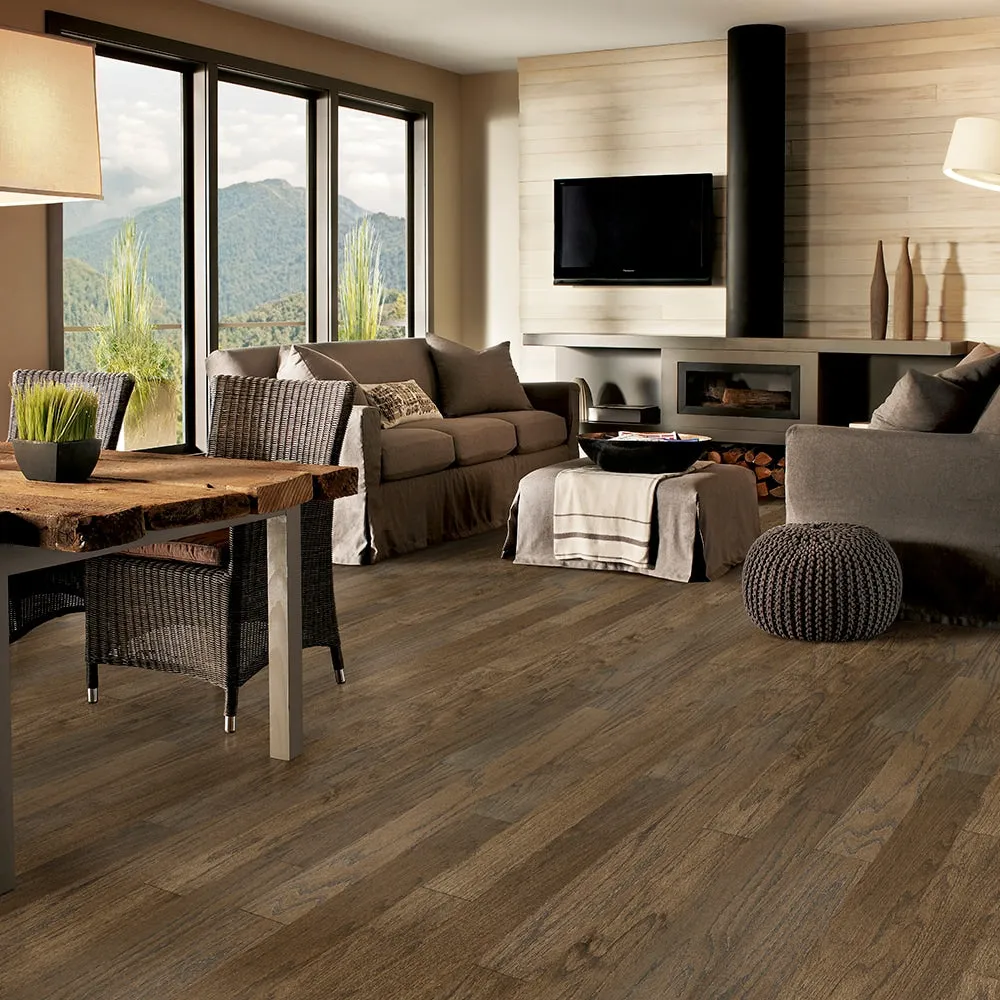 Bruce Nature of Wood Medium Brown Red Oak 6-1/2-in W x 3/8-in T x Varying Length Smooth/Traditional Engineered Hardwood Flooring (39.5-sq ft / Carton), photo 2 of 6