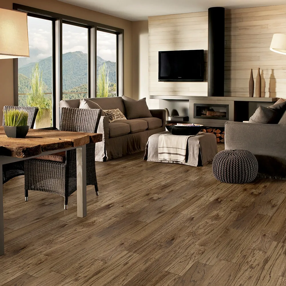 Bruce Nature of Wood Gunstock Red Oak 6-1/2-in W x 3/8-in T x Varying Length Smooth/Traditional Engineered Hardwood Flooring (39.5-sq ft / Carton), photo 2 of 6