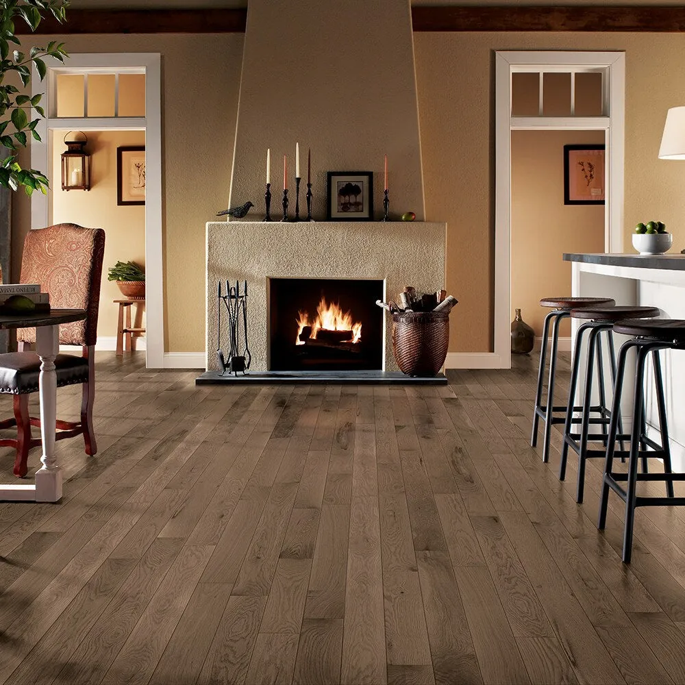 Bruce Nature of Wood Warm Brown White Oak 4-in W x 3/4-in T x Varying Length Smooth/Traditional Solid Hardwood Flooring (18.5-sq ft / Carton), photo 2 of 6