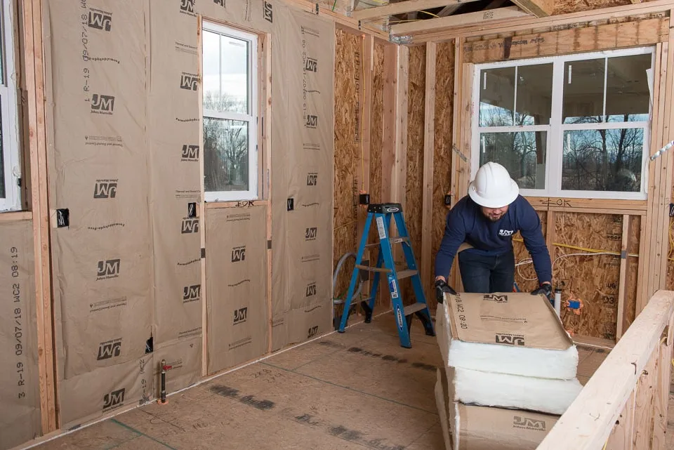 Johns Manville (JM) R-13 Kraft Faced Fiberglass Batt Insulation, 15-1/4 in. x 93 in., 108.33 sq. ft. Bag, photo 3 of 8