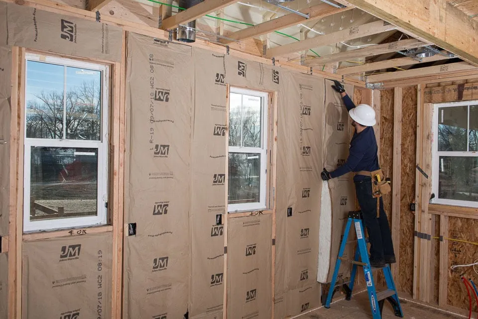 Johns Manville (JM) R-13 Kraft Faced Fiberglass Batt Insulation, 15-1/4 in. x 93 in., 108.33 sq. ft. Bag, photo 5 of 8