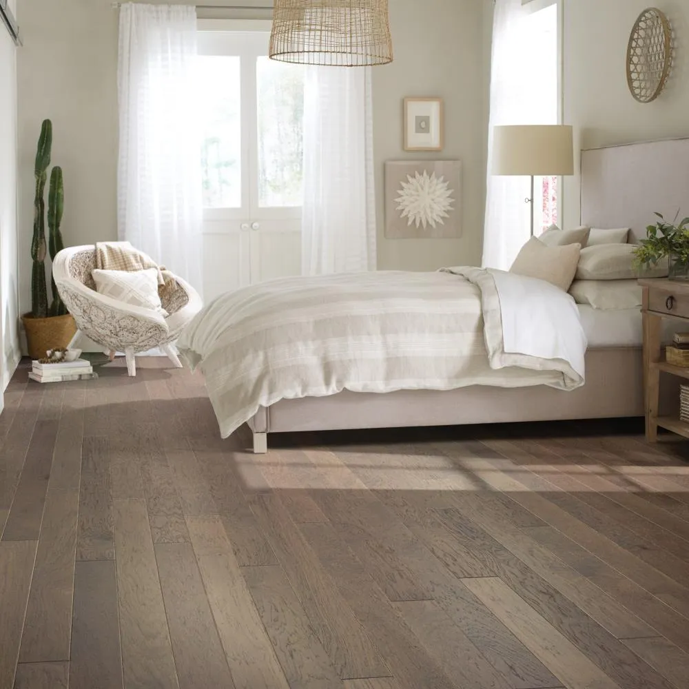 Shaw Farmhouse Sumac Hickory 3/8-in T x 5-in W Wirebrushed Engineered Hardwood Flooring ( 23.66-sq ft / Carton ), photo 2 of 9