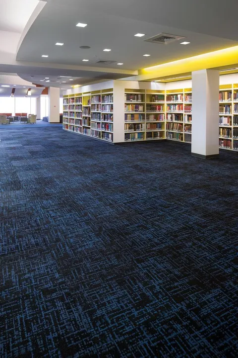 Calshot carpet tile in MAGIC