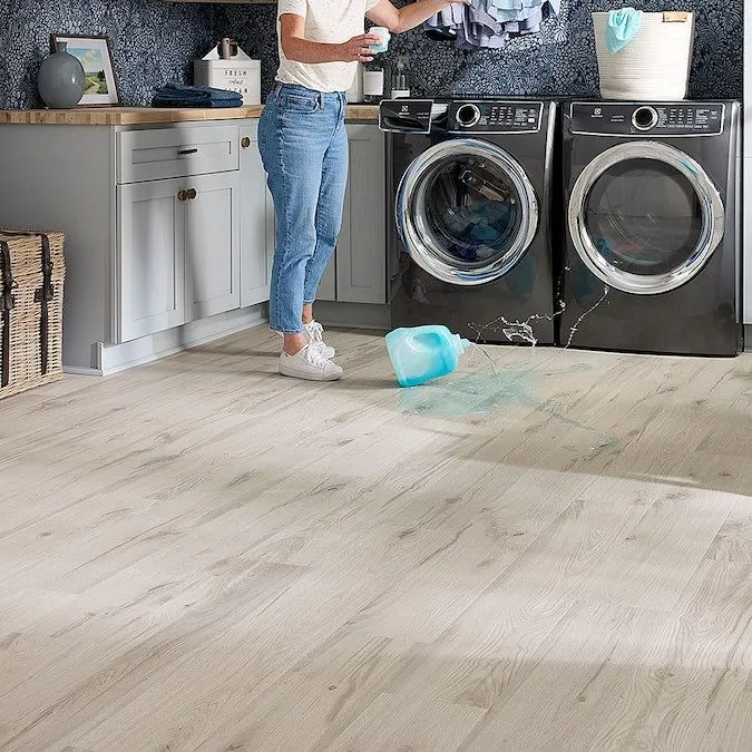 Pergo TimberCraft +WetProtect Seaholme Oak Laminate Flooring, photo 8 of 11