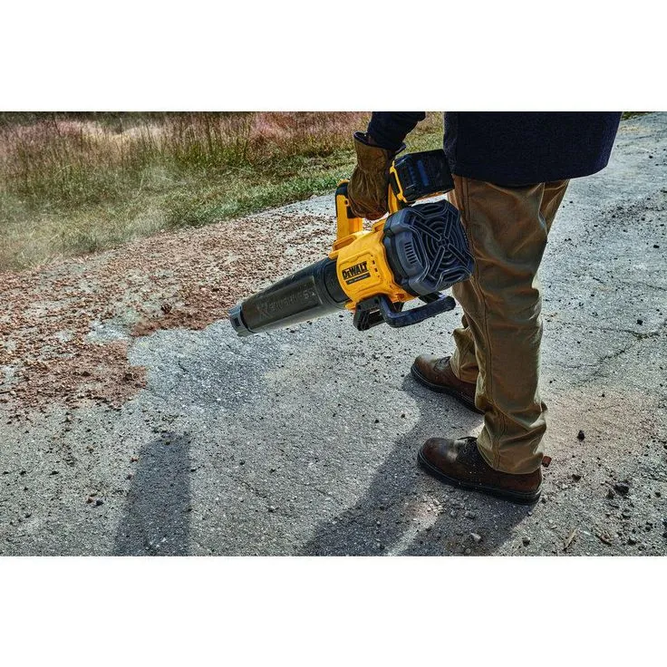 DEWALT 125 MPH 450 CFM 20V MAX Cordless Brushless Blower w/(1) 5.0Ah Battery & Charger w/ Bonus 12in 20V Chainsaw (Tool Only), photo 4 of 11