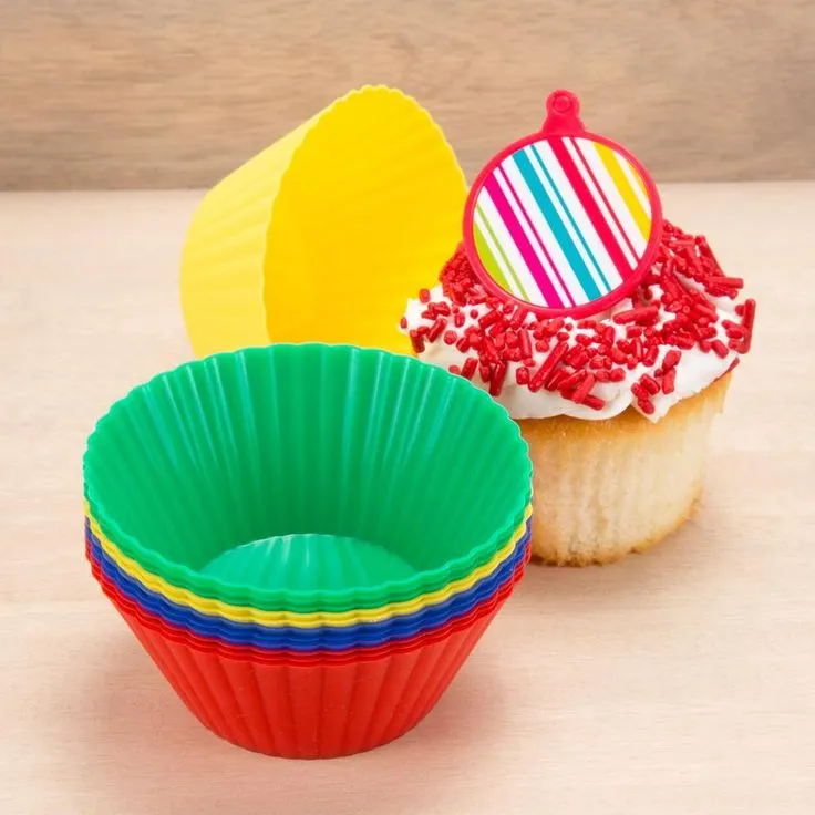 18-Piece Red Assorted Silicone Bakeware Set, photo 2 of 7