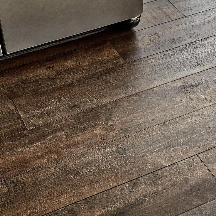 Home Decorators Collection Fincrest Brown Oak 12 mm Thick x 6-1/16 in. Wide x 50-2/3 in. Length Laminate Flooring (682.8 sq. ft. / pallet), photo 18 of 24