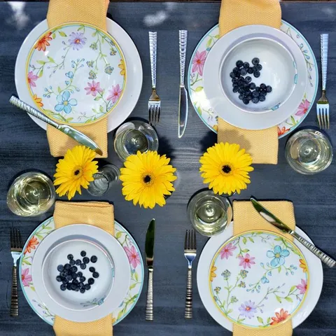 Charlotte 16-Piece Floral Multicolor Stoneware Dinnerware Set