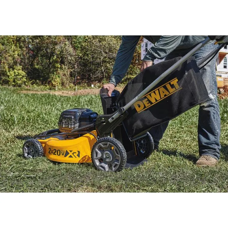 DEWALT 20 in. 20V MAX Lithium-Ion Cordless Walk Behind Push Lawn Mower with (2) 5.0Ah Batteries and Charger Included, photo 7 of 11