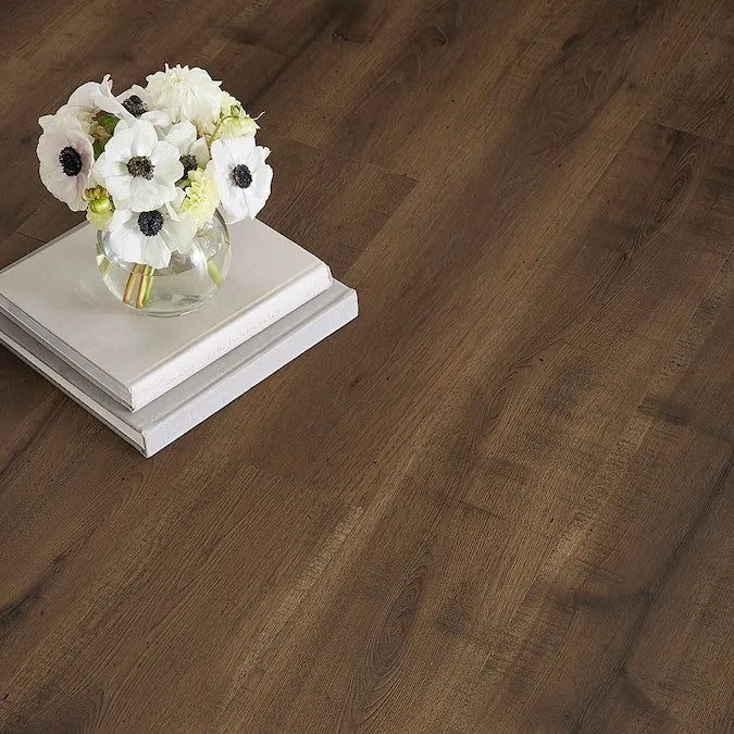 Pergo TimberCraft +WetProtect Wells Branch Hickory Waterproof Laminate Flooring, photo 4 of 10