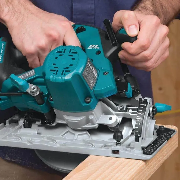 Makita 18-Volt 5.0Ah LXT Lithium-Ion Brushless Cordless 6-1/2 in. Circular Saw Kit, photo 7 of 9