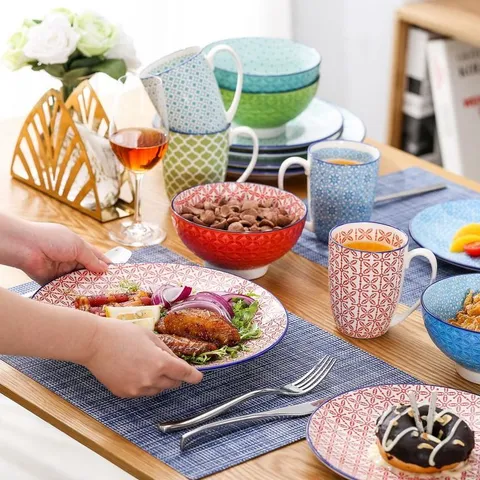 Modern Colored Pattern Porcelain Dinnerware Set (Service for 4)