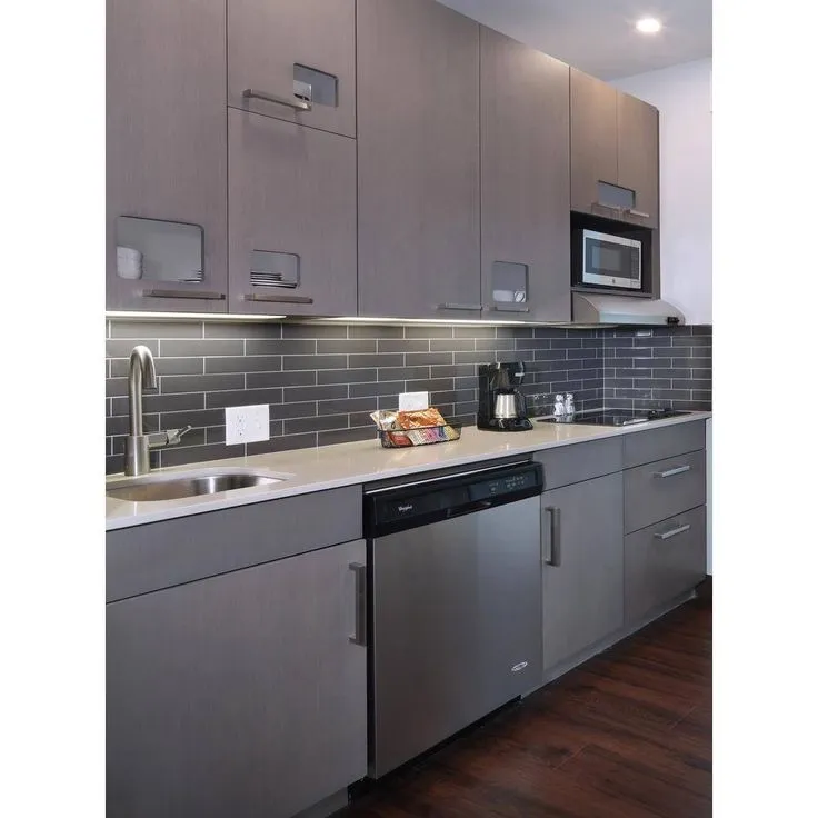 MSI Metallic 4 in. x 12 in. Glossy Glass Gray Subway Tile (5 sq. ft. / case), photo 2 of 5