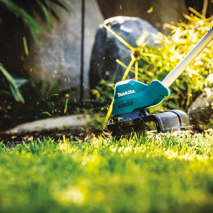 Makita 18-Volt LXT Lithium-Ion Brushless Cordless String Trimmer Kit with Bonus 1 lbs. 0.080 in. x 400 ft. Round Trimmer Line, photo 10 of 11