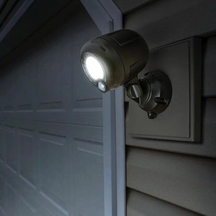 Mr Beams Outdoor 250 Lumen Battery Powered Motion Activated Integrated LED Security Light, Brown, photo 5 of 7
