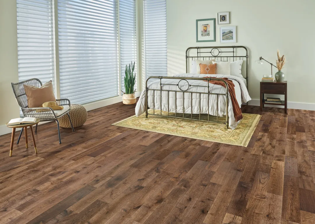 Bruce America's Best Choice Deer Valley White oak 3/8-in T x 5-5/16-in W Wirebrushed Engineered Hardwood Flooring ( 28.10-sq ft / Carton ), photo 2 of 13