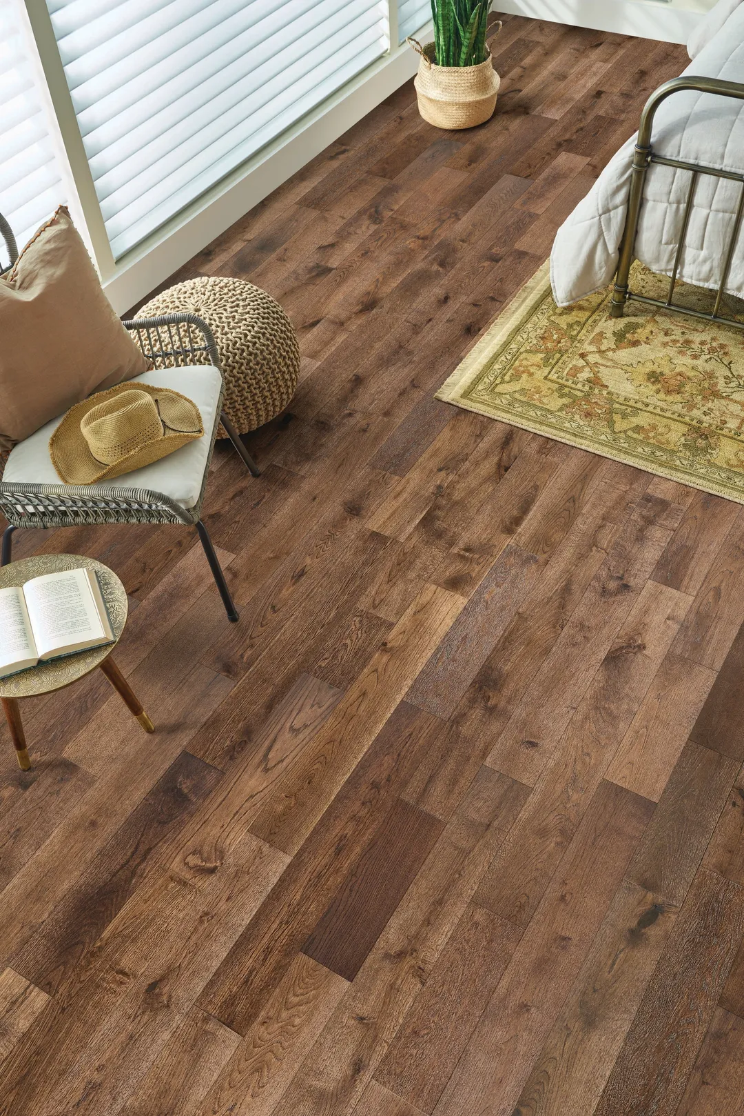 Bruce America's Best Choice Deer Valley White oak 3/8-in T x 5-5/16-in W Wirebrushed Engineered Hardwood Flooring ( 28.10-sq ft / Carton ), photo 3 of 13