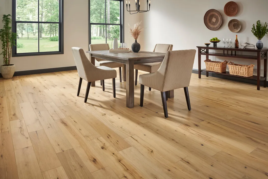 Bruce America's Best Choice Golden Natural White Oak 6-1/2-in W x 3/8-in T x Varying Length Wirebrushed Engineered Hardwood Flooring (32.11-sq ft / Carton), photo 7 of 12