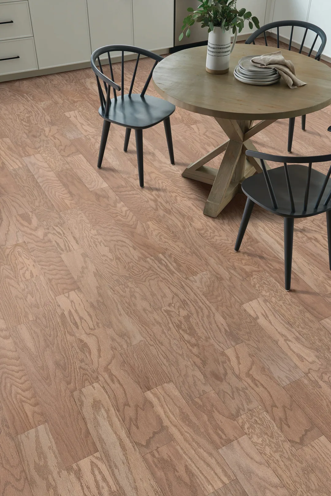 Bruce Frisco Good Natured Red Oak 5-in W x 3/8-in T x Varying Length Smooth/Traditional Engineered Hardwood Flooring (41.5-sq ft / Carton), photo 3 of 12
