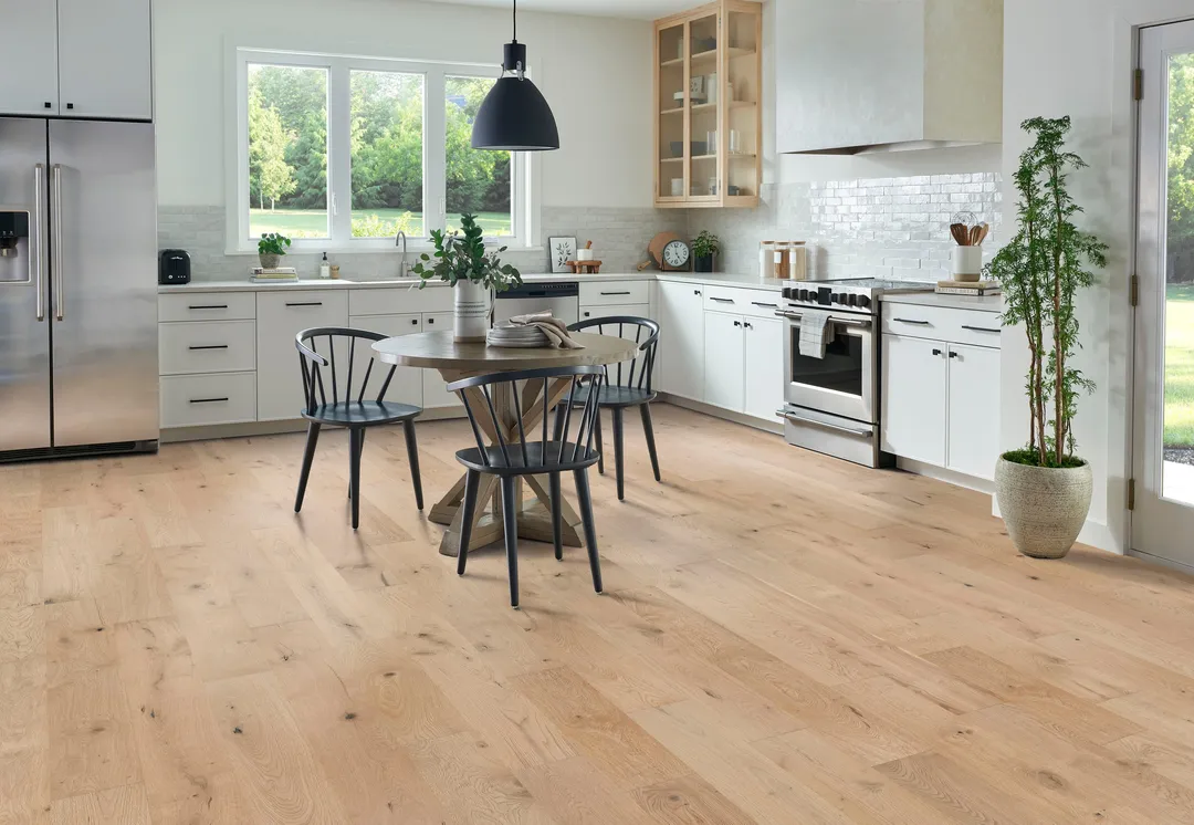 Bruce America's Best Choice Dune Trail White Oak 7-in W x 3/8-in T x Varying Length Wirebrushed Engineered Hardwood Flooring (32.63-sq ft / Carton), photo 2 of 10