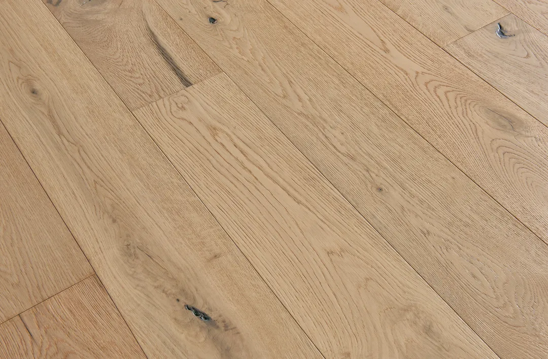 Bruce America's Best Choice Dune Trail White Oak 7-in W x 3/8-in T x Varying Length Wirebrushed Engineered Hardwood Flooring (32.63-sq ft / Carton), photo 4 of 10