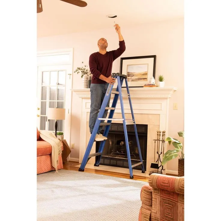 Louisville Ladder 6' Fiberglass Step Ladder, 10' Reach, 225 lbs Load Capacity, W-3217-06, photo 7 of 9
