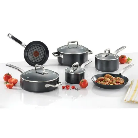 Prograde 10-Piece Aluminum Nonstick Cookware Set in Gray