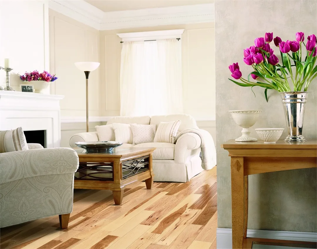 Bruce America's Best Choice Country Natural Hickory 5-in W x 3/4-in T x 84-in Smooth/Traditional Solid Hardwood Flooring (23.5-sq ft / Carton), photo 2 of 10