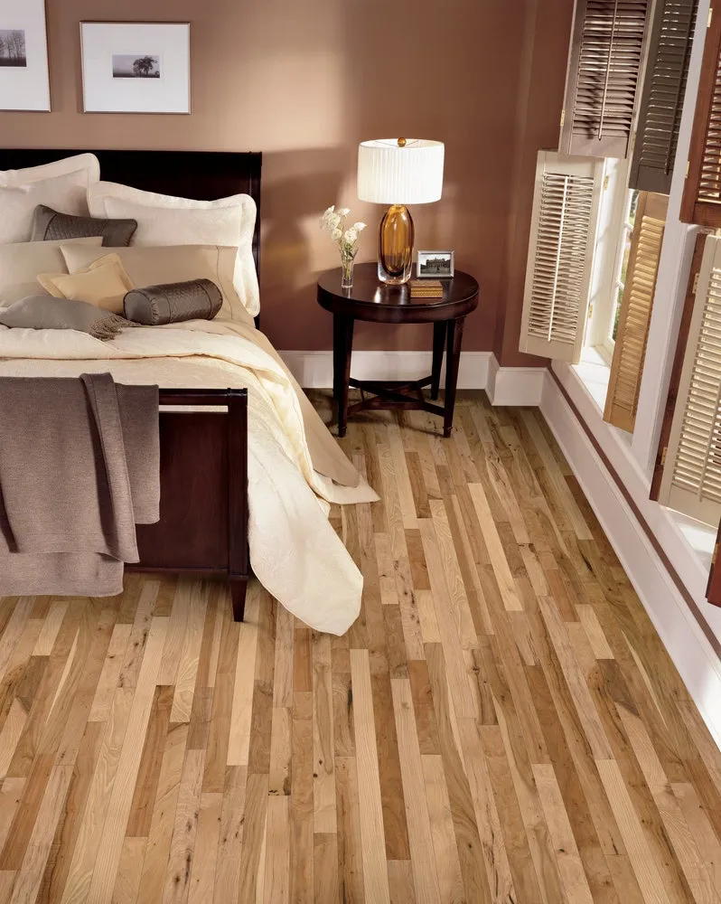 Bruce Frisco Country Hickory 2-1/4-in W x 3/4-in T x 84-in Smooth/Traditional Solid Hardwood Flooring (20-sq ft / Carton), photo 2 of 11