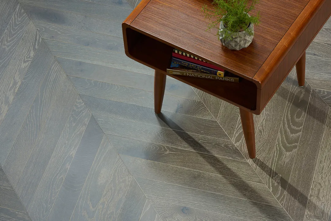 Flooors by LTL Chevron Oxford Grey Tone Oak 19/32-in T x 3-17/32-in W Wirebrushed Engineered Hardwood Flooring ( 7.31-sq ft / Carton ), photo 3 of 7
