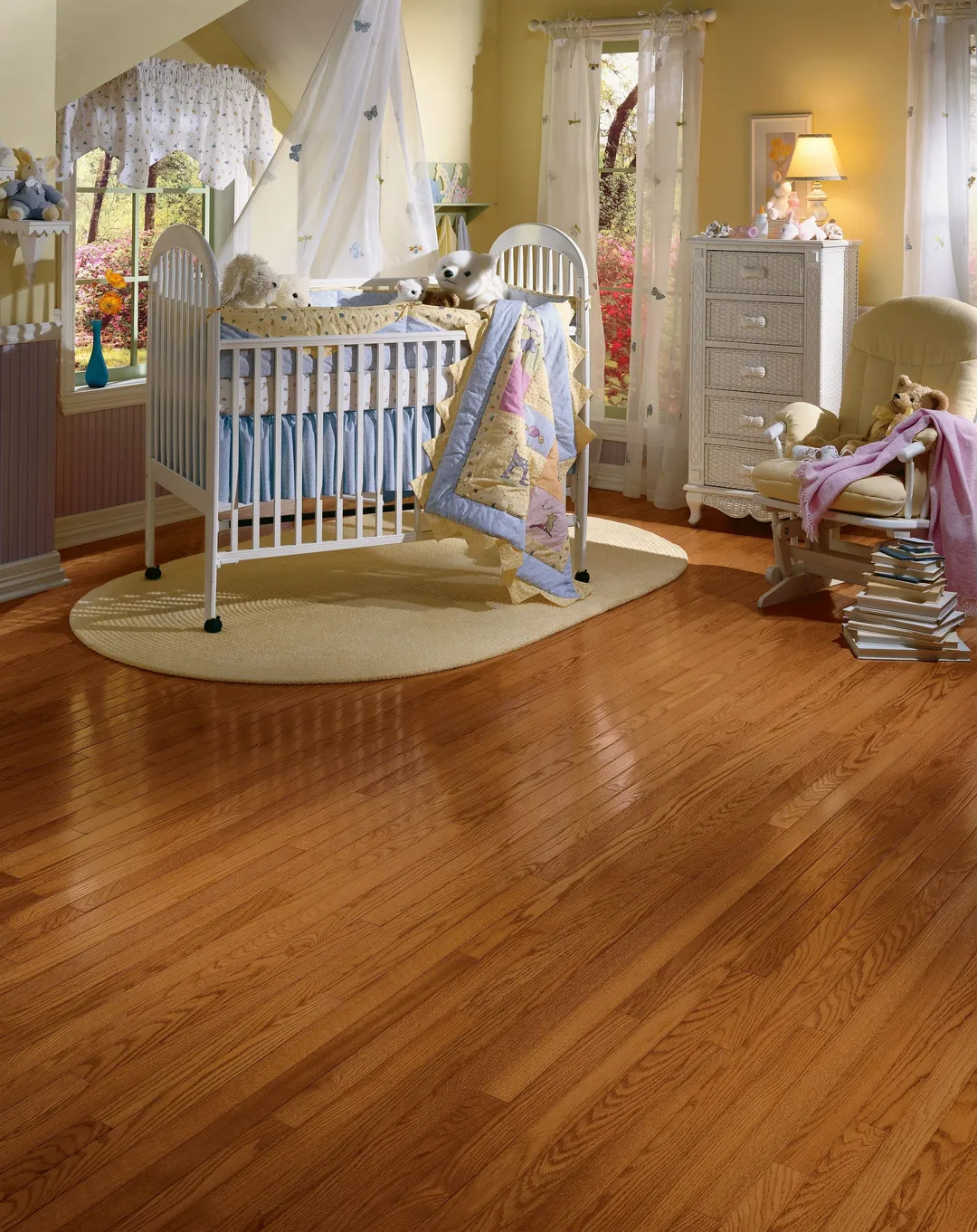 Bruce America's Best Choice Gunstock Oak 2-1/4-in W x 3/4-in T x 84-in Smooth/Traditional Solid Hardwood Flooring (20-sq ft / Carton), photo 2 of 10