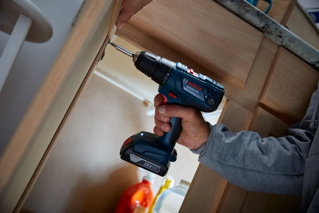 Bosch GSR18V-190B22 18-Volt 1/2-in Cordless Drill/Driver Kit with Charger and 2 Batteries, photo 7 of 8