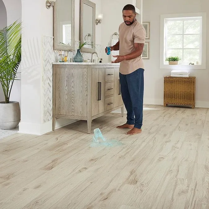 Pergo TimberCraft +WetProtect Harkness Oak Laminate Flooring With Attached Underlayment, photo 4 of 11
