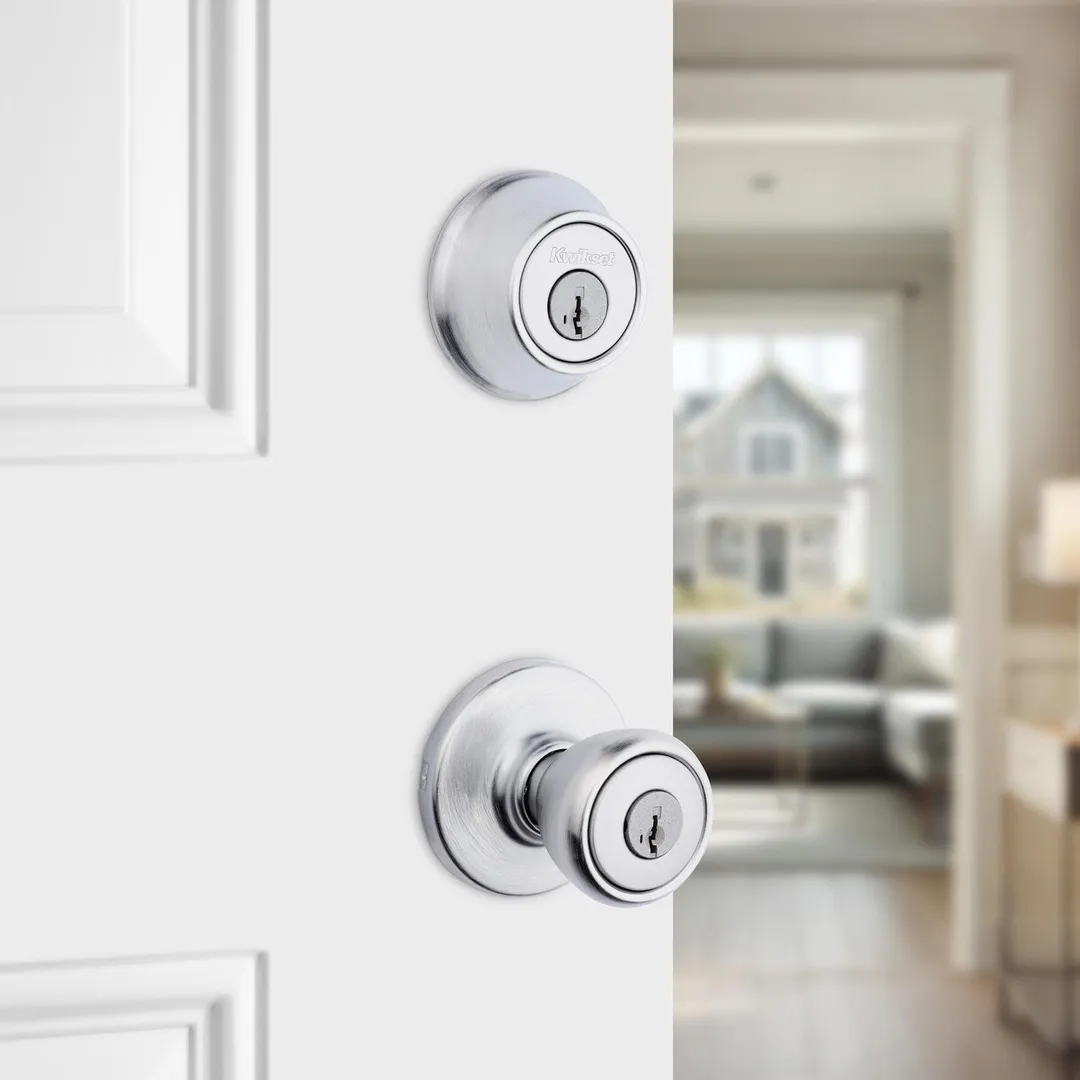 Kwikset Tylo Satin Chrome Deadbolt and Entry Door Knob, ANSI/BHMA Grade 3, 1-3/4 in., photo 2 of 2