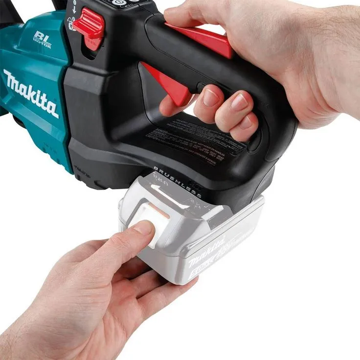 Makita 18-Volt LXT Lithium-Ion Brushless Cordless 30 in. Hedge Trimmer (Tool-Only), photo 4 of 6